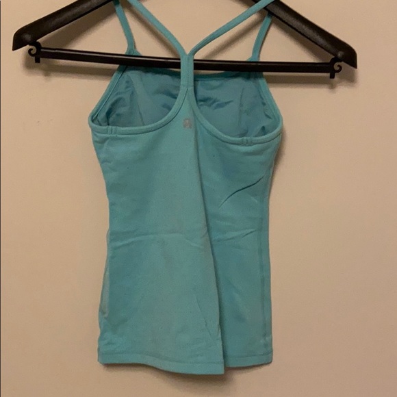 Lululemon workout top size 2 - Picture 2 of 3